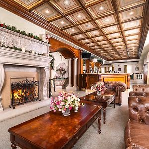 Festa Winter Palace Hotel